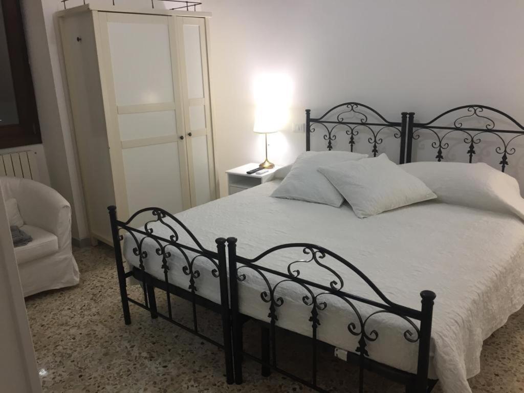 Hotel Villino Donna Rita Lecce Exterior foto